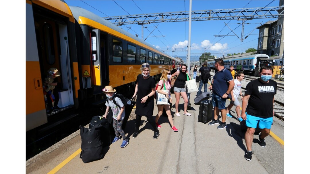 Češki turisti stižu u Rijeku direktnim vlakom iz Praga, srpanj 2020