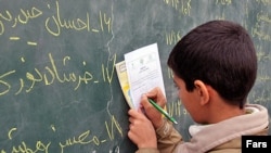 همين تحقيق نشان می دهد در کتب درسی ايران، فرهنگ غرب به طور کلی، انکار نمی شود و برخورد با اديان ديگر در اين کتاب ها نه تنها خصومت آميز نيست، بلکه احترام به پيروان آن اديان و گفت و گو با آنان تشويق می شود .