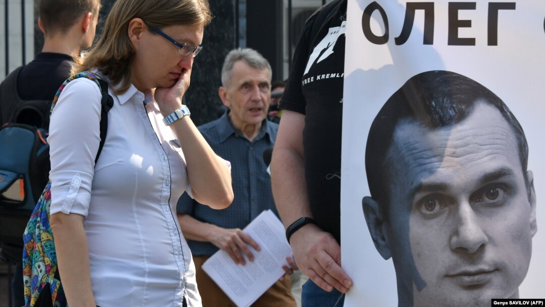 Сестра Олега Сенцова на акції біля посольства Росії в Києві, 21 серпня
