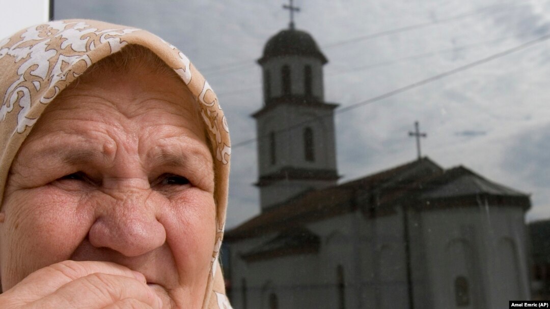Fata Orlović se od 2000. godine bori da se crkva izmjesti iz njenog dvorišta
