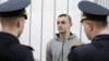 Анархісту Мікіту Емяльянаву дадалі яшчэ адзін год зьняволеньня