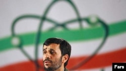 محمود احمدی نژاد، رييس جمهوری اسلامی ايران روز دوشنبه، بيستم فروردين ماه را به مناسبت نخستين سالگرد توليد اورانيوم غنی سازی شده به منظور به دست آوردن سوخت هسته ای، « روز ملی فناوری هسته ای» اعلام کرد.