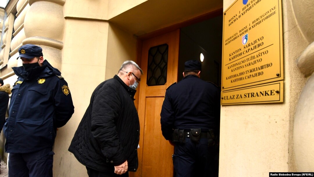 Muriz Memić, otac Dženana Memića ispred Tužilaštva, februar 2021