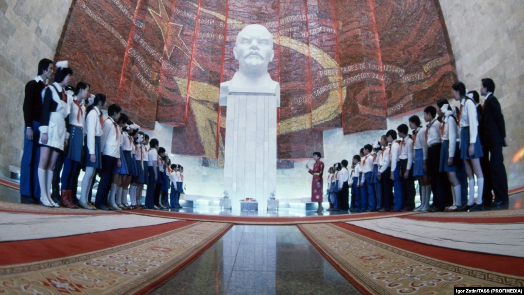 A bust of Vladimir Lenin inside a hall of the museum dedicated to the Soviet founder in Ulan Bator in 1981.