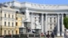 Коронавірус: У МЗС розповіли, як допомагають госпіталізованим українцям за кордоном