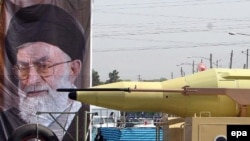 ژنرال الیعزر شکدی همچنین گفت: «احمدی نژاد و دیگر سران جمهوری اسلامی ایران نیات خود را علیه اسرائیل آشکارا بیان می کنند.»