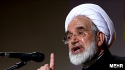 مهدی کروبی، از رهبران مخالفان دولت
