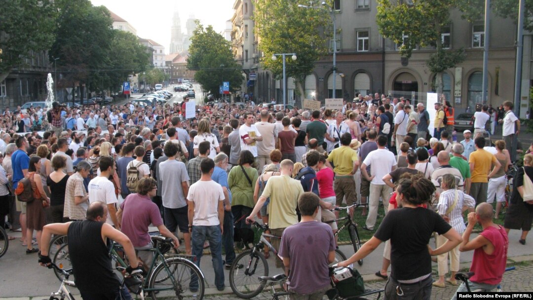 Prosvjedna šetnja aktivista do SDP-a i HDZ-a, Zagreb, 16. srpnja, Fotografije uz tekst zoomzg