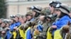 Бійці з батальйону спецпризначення МВС «Східний корпус» під час урочистої церемонії відправки до зони АТО. Площа Свободи у Харкові, 30 червня 2015 року