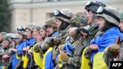 Бійці з батальйону спецпризначення МВС «Східний корпус» під час урочистої церемонії відправки до зони бойових дій на Донбасі. Площа Свободи у Харкові, червень 2015 року (ілюстраційне фото)