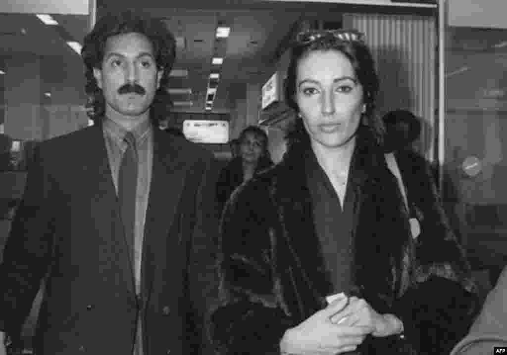 در سال 85 و پیش از بازداشت، کشته شدن مرموز شهنوار بوتو، برادر بی نظیر بوتو، موجب شد تا به همراه همسر خواهرش به بندر نیس فرانسه (محل قتل برادرش) برود. شهنواز در ژوئیه سال 85 میلادی به قتل رسیده بود