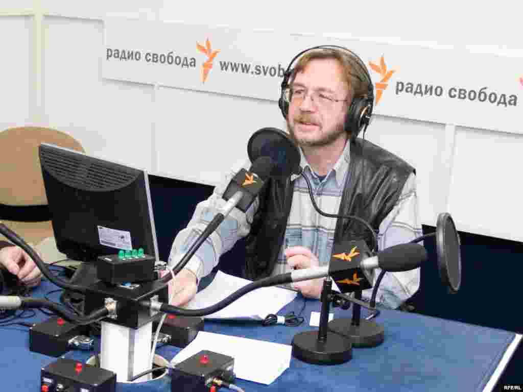 Владимир Бабурин (1961–2009) в московской студии "Свободы". В 2000-е годы Владимир был программным директором Московского бюро 