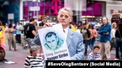 Народный депутат Мустафа Джемилев на акции в поддержку Олега Сенцова в Нью-Йорке