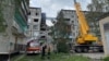 У Державній службі з надзвичайних ситуацій повідомили, що внаслідок влучання БпЛА частково зруйновані квартири з третього по п’ятий поверхи