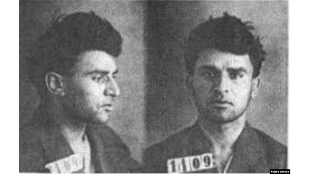 Mikayıl Müşfiqin istintaq fotoları