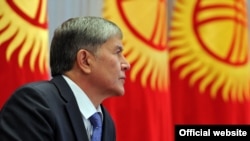 Президент Алмазбек Атамбаев Жогорку Кеңеште. 12-сентябрь, 2012.