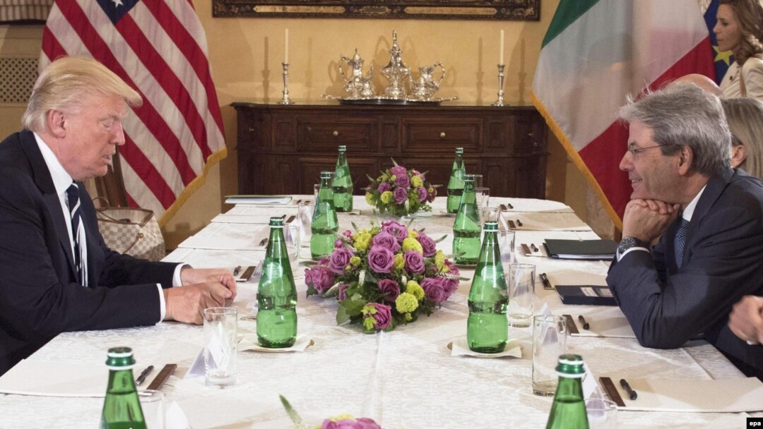 Президент США Дональд Трамп і глава уряду Італії Паоло Джентілоні під час зустрічі у Римі 24 травня 2017 року