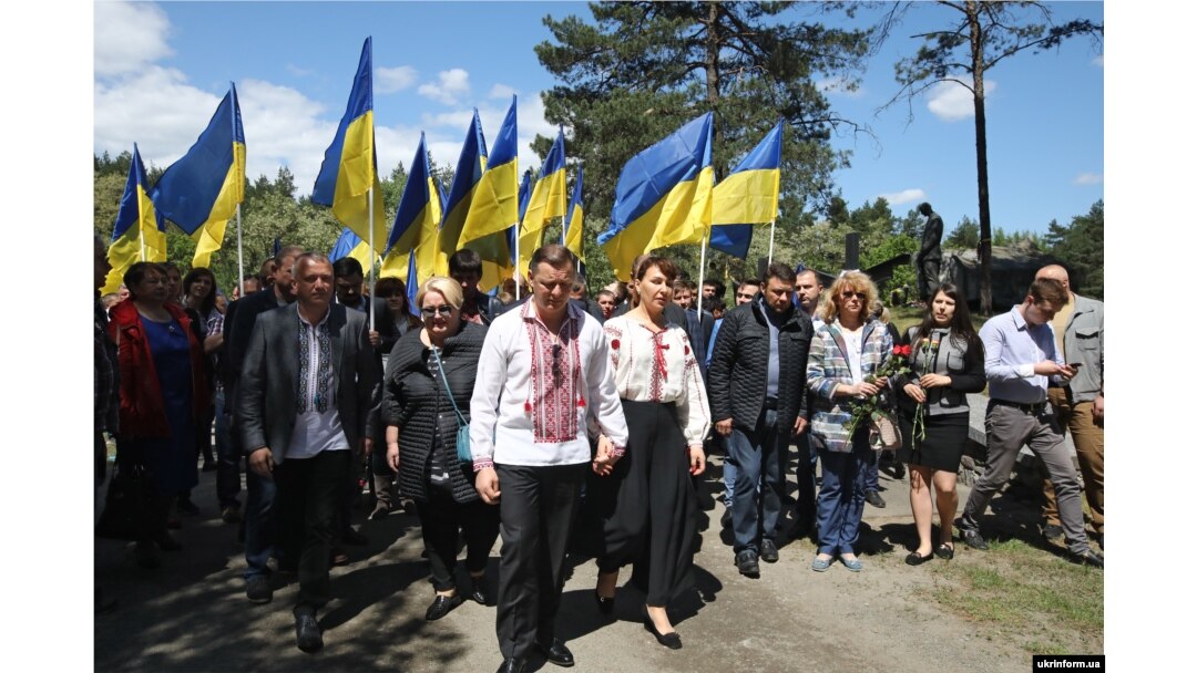 Олег Ляшко і його дружина Росіта Сайранен (у центрі). Київ, травень 2018 року