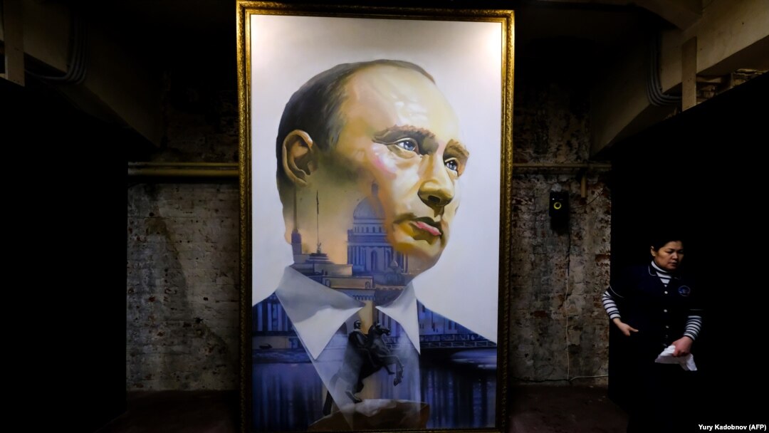 Зображенням російського президента Володимира Путіна на виставці «СУПЕРПУТІН» у Москві 6 грудня 2017 року