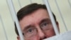 Поки суд радився, Луценко корчився від болю