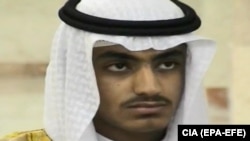 وزارت خارجه آمریکا میگوید که حمزه بن لادن حدودا ۳۰ سال دارد.