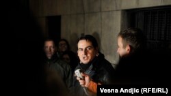 'Već ovih sedam godina koliko postoji naša emisija, ja shvatam da su naše teme uvek iste, a to su uočavanje laži, foliranja, demagogije, spinovanja, razotkrivanje medijske manipulacije, ukazivanje na tehnike kojima se sprovodi laž putem medija. Mi se sve vreme bavimo tim, a nikako da prestane da nam stiže materijal. To je problem.'