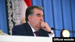 Эмомали Рахмон на встрече с преподавателями и студентами Таджикского медуниверситета. 1 сентября 2018 года