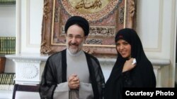نعیمه اشراقی در کنار محمد خاتمی، رئیس‌جمهور سابق ایران