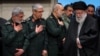 Vrhovni vođa ajatolah Ali Hamnei (desno) i IRGC žele da napadnu Izrael, ali interne debate o povezanim rizicima doprinose odlaganju napada. (arhivska fotografija)