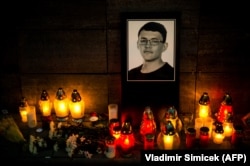 Свічки й портрет словацького журналіста Яна Куціака в Братиславі, 26 лютого 2018 року