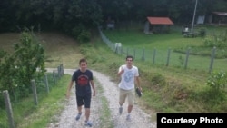 Tragajući za stećcima