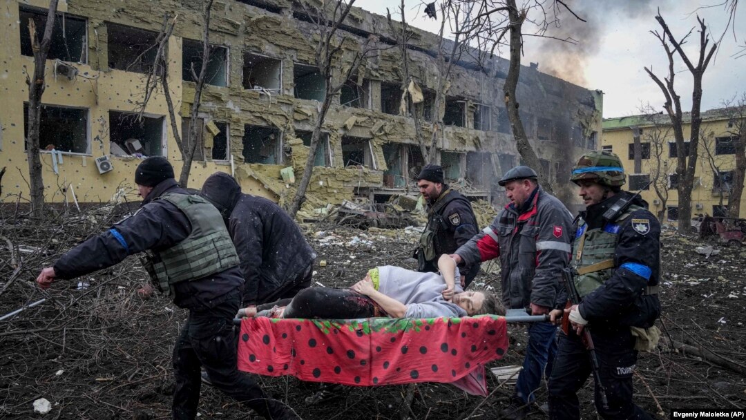 Trudnica ranjena u bombardovanju bolnice u Mariupolju 9. marta