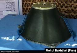 یک مین چسبان در نمایشگاه نیروی دریایی سپاه در مهر ماه ۹۴