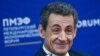 2021 року Саркозі було засуджено до трьох років позбавлення волі (два з них – умовно) за статтею про корупцію. Протягом умовного терміну Саркозі має носити пристрій стеження.