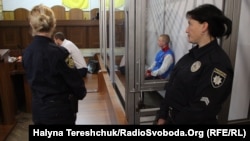 Суд обирає міру запобіжного заходу 20-річному підозрюваному в організації нападу на табір ромів