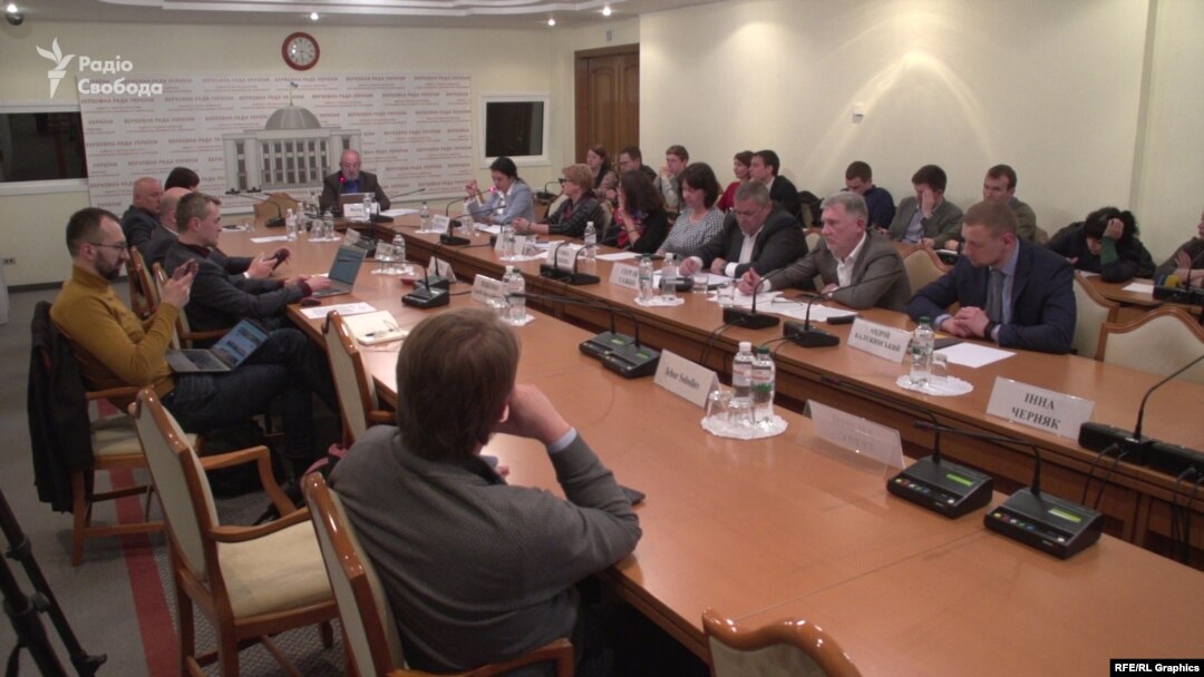 На круглому столі були присутні народні депутати, представники НАБУ, АМКУ та Нацкомісії з питань регулювання енергетики