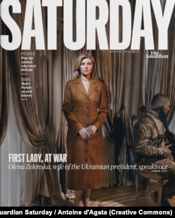 Світлина першої леді України Олени Зеленської на палітурці журналу Guardian Saturday. Фотограф Antoine D'Agata
