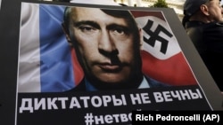Ресейдің Украина басқыншылығына қарсы наразылық кезіндегі сурет. 2022 жыл.