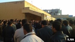عکس، تزیینی است.