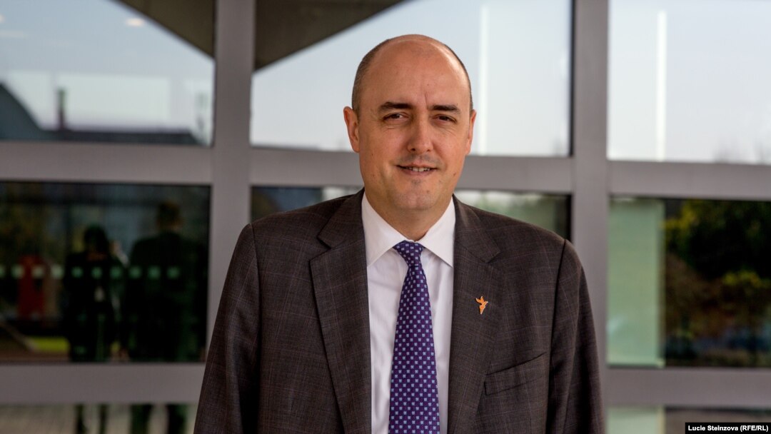 RFE/RL President Jamie Fly: "It is an outrage that this law targets [journalists'] work and jeopardizes their security in an attempt to silence them and deprive Russian citizens of their right to seek reliable information." 