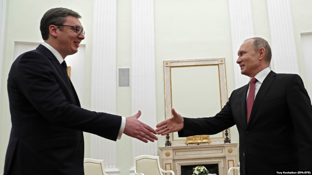 Politika balansiranja između Zapada i Rusije, karta na koju Srbija igra već duže vreme, nailazi na ozbiljnije ispite (na fotografiji: Aleksandar Vučić i Vladimir Putin)