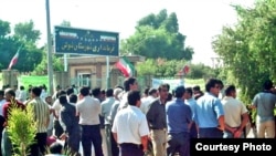 کارگران نیشکر هفت تپه تاکنون موفق نشده اند برای خود سندیکای کارگری تشکیل دهند.