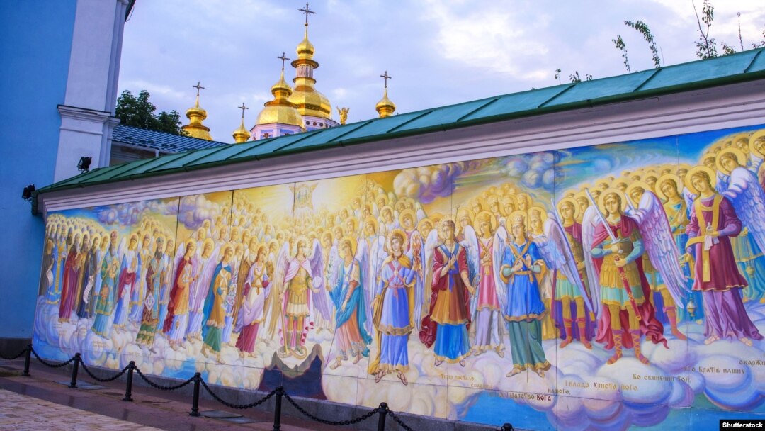 Михайлівський Золотоверхий монастир у Києві, який належить Православній церкві України (ПЦУ)
