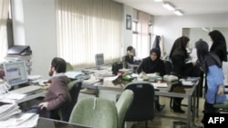 همشهری:بيش از يک هزار آژانس از مجموع يک هزار و ۸۰۰ دفاتر خدمات مسافرتی موجود در كشور در آستانه تعطيلی قرار گرفته اند.