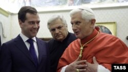 Президент Росії Дмитро Медведєв під час зустічі з Папою Бенедиктом XVI, Ватикан, 3 грудня 2009 року.