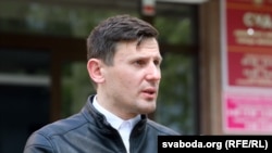 Олександра Буракова звинуватили в участі в масовому заході біля стін суду в Могильовській області
