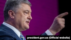 Закон був підписаний президентом 19 квітня. Верховна Рада схвалила цей документ 22 листопада 2018 року