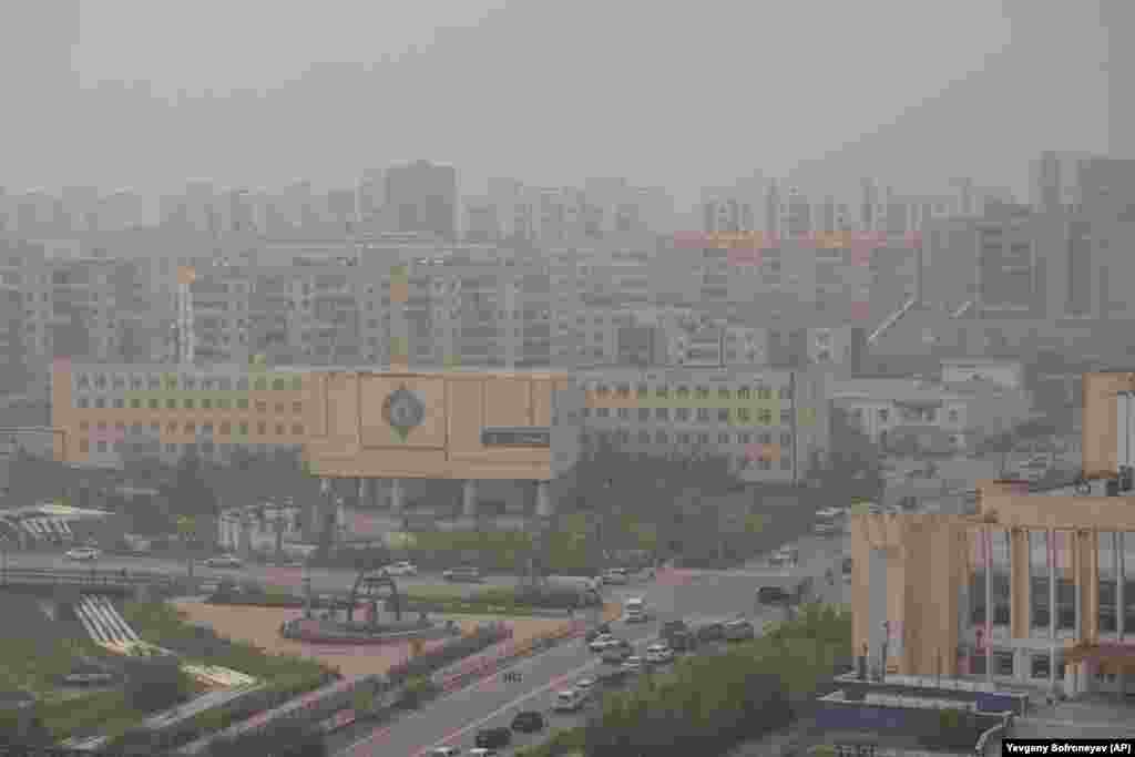 Ruski grad Jakutsk jedan je od 50 sibirskih gradova i naselja koje je prekrio gusti dim nastao od plamena, 19. jul
