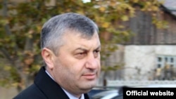 Президент самопровозглашенной республики Южная Осетия Эдуард Кокойты неоднократно подчеркивал, что не будет участвовать в президентских выборах, которые должны пройти в нынешнем году