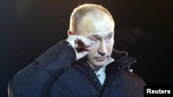 Володимир Путін не стримав сліз, виступаючи перед своїми прихильниками 4 березня 2012 року